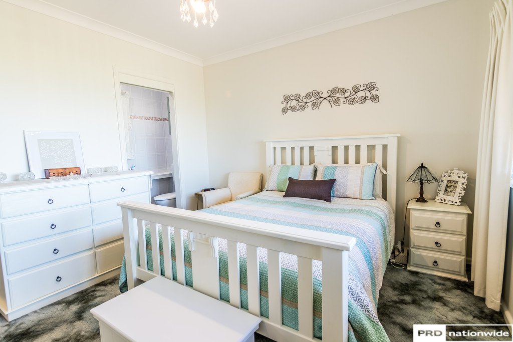 6 Brolga Way TAMWORTH 12