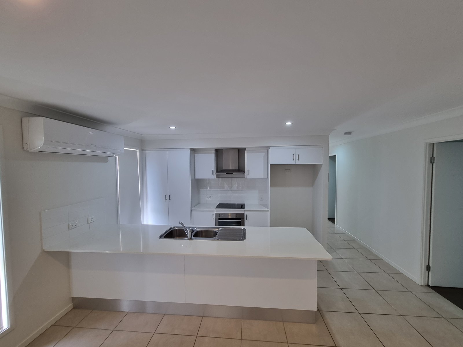 6 BUCHANEN Street BOYNE ISLAND 3