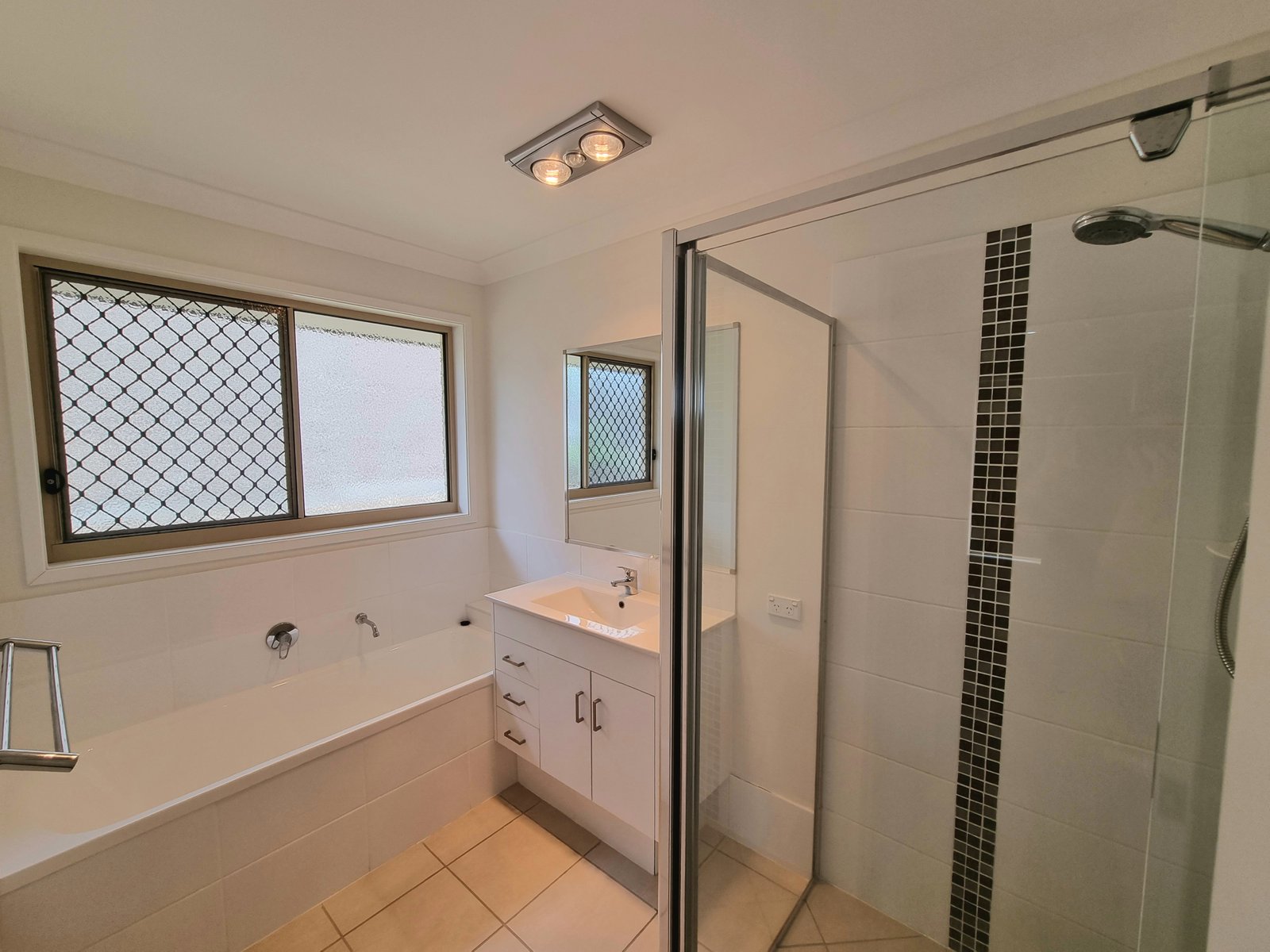 6 BUCHANEN Street BOYNE ISLAND 5