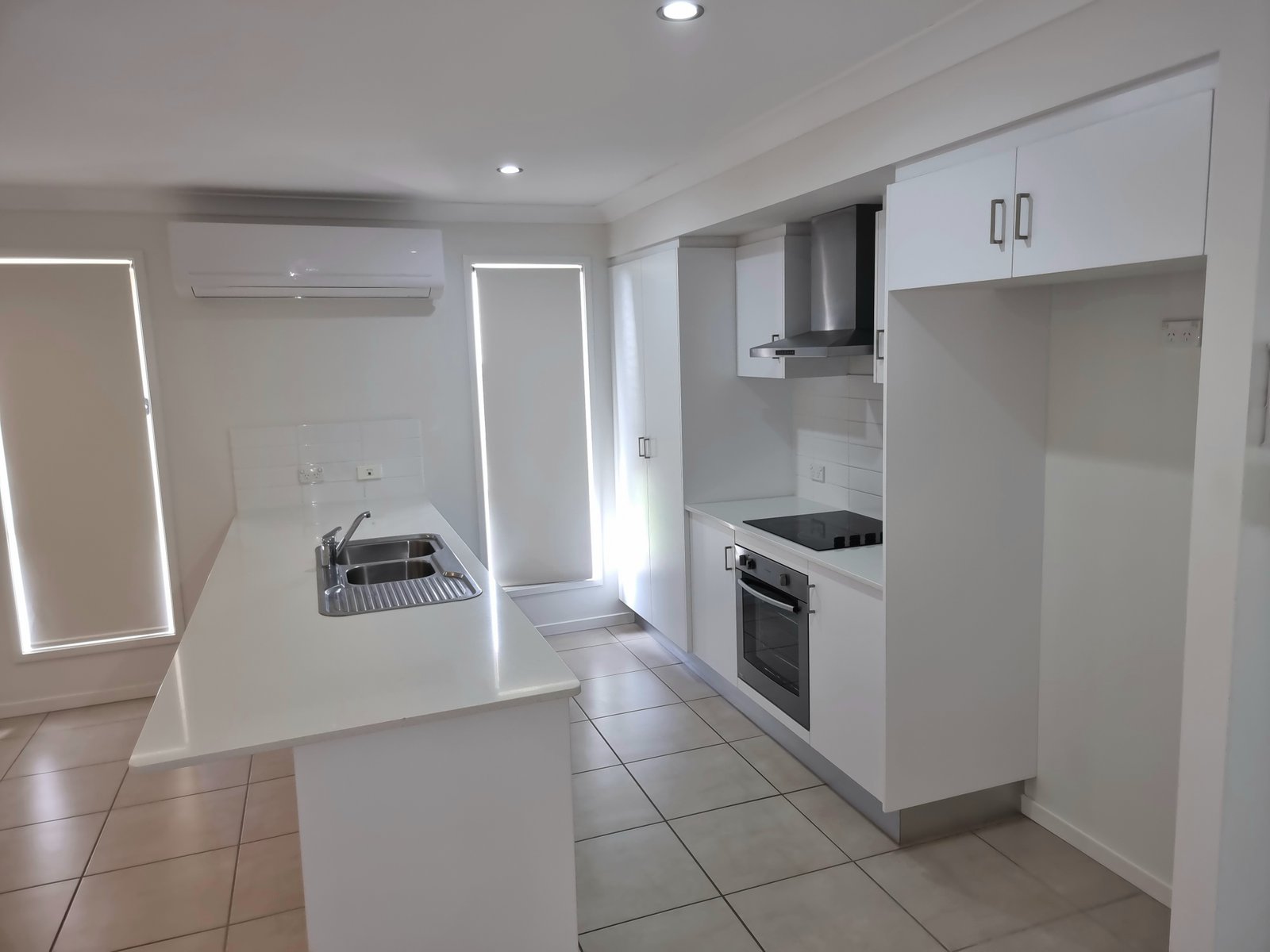 6 BUCHANEN Street BOYNE ISLAND 6