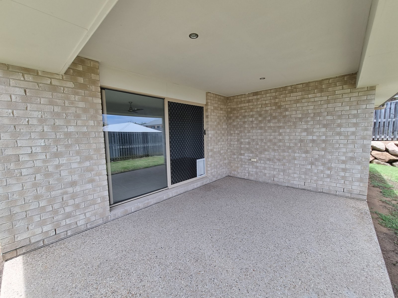 6 BUCHANEN Street BOYNE ISLAND 13