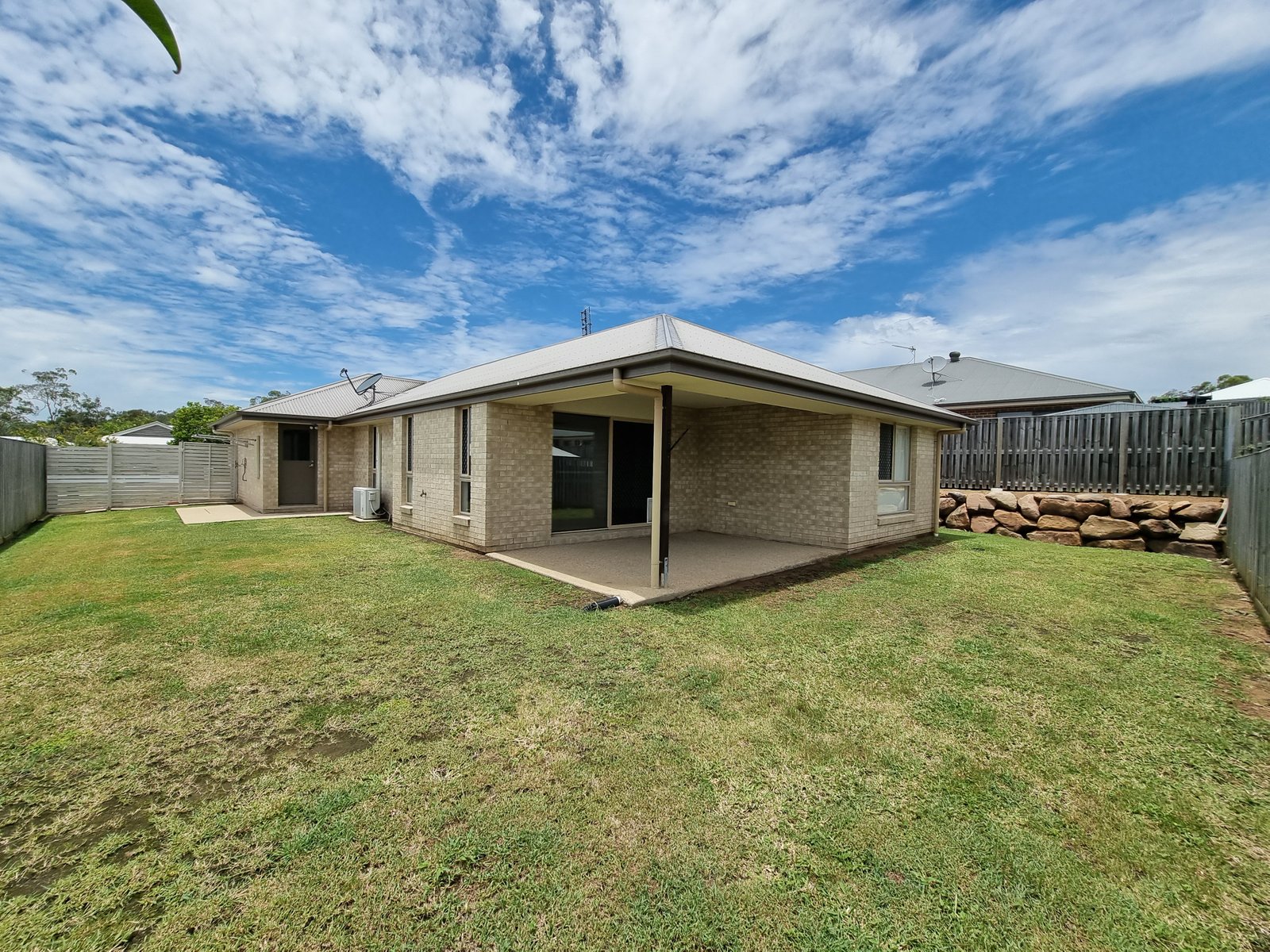 6 BUCHANEN Street BOYNE ISLAND 16