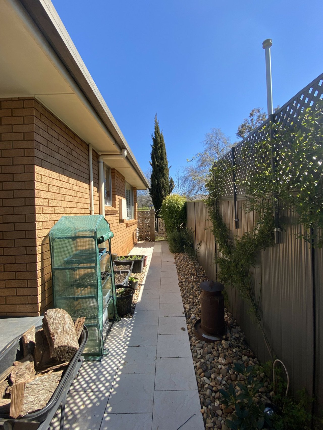 6 Burreburry Crescent ORANGE 18