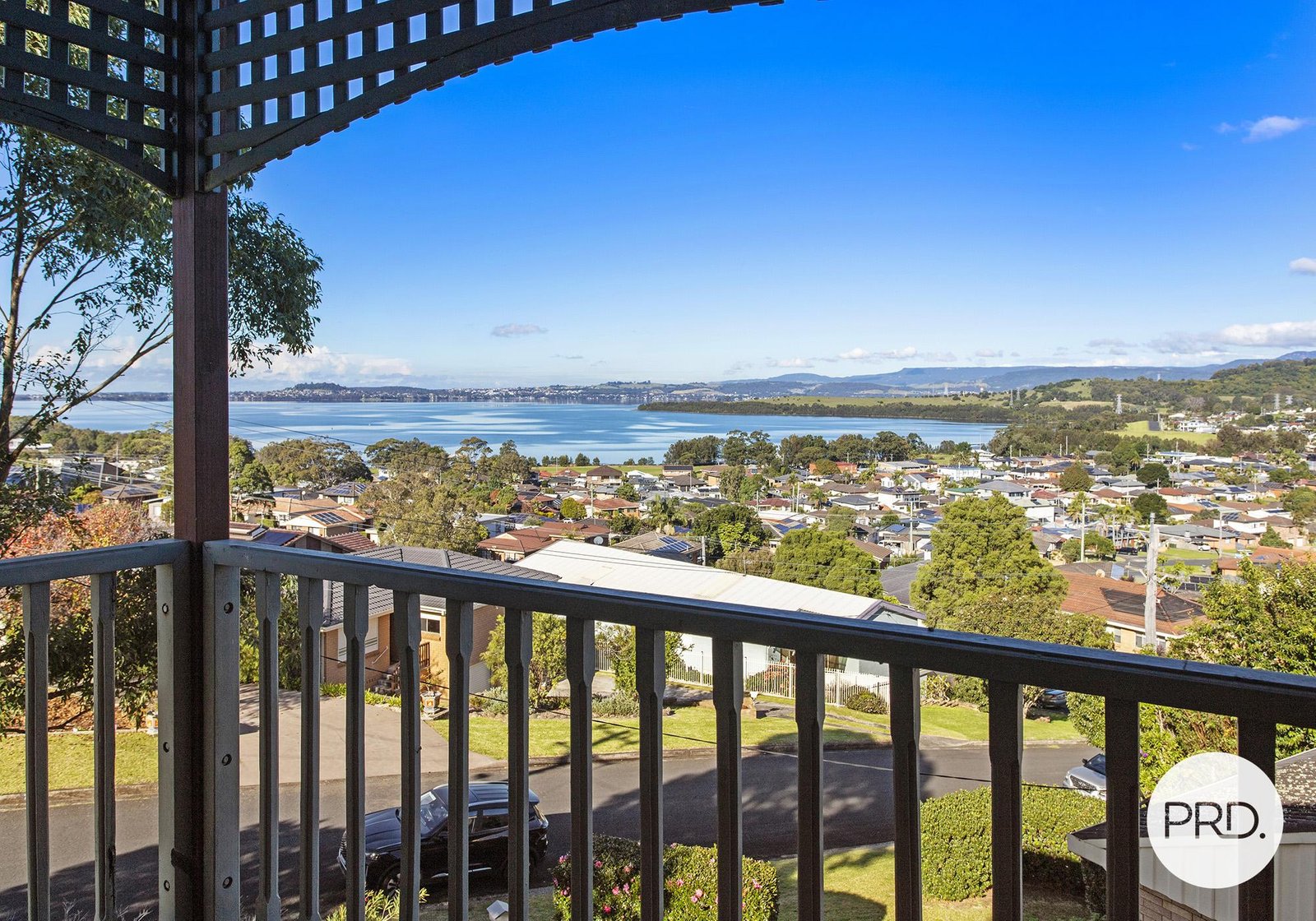 6 Burrows Avenue KANAHOOKA 2