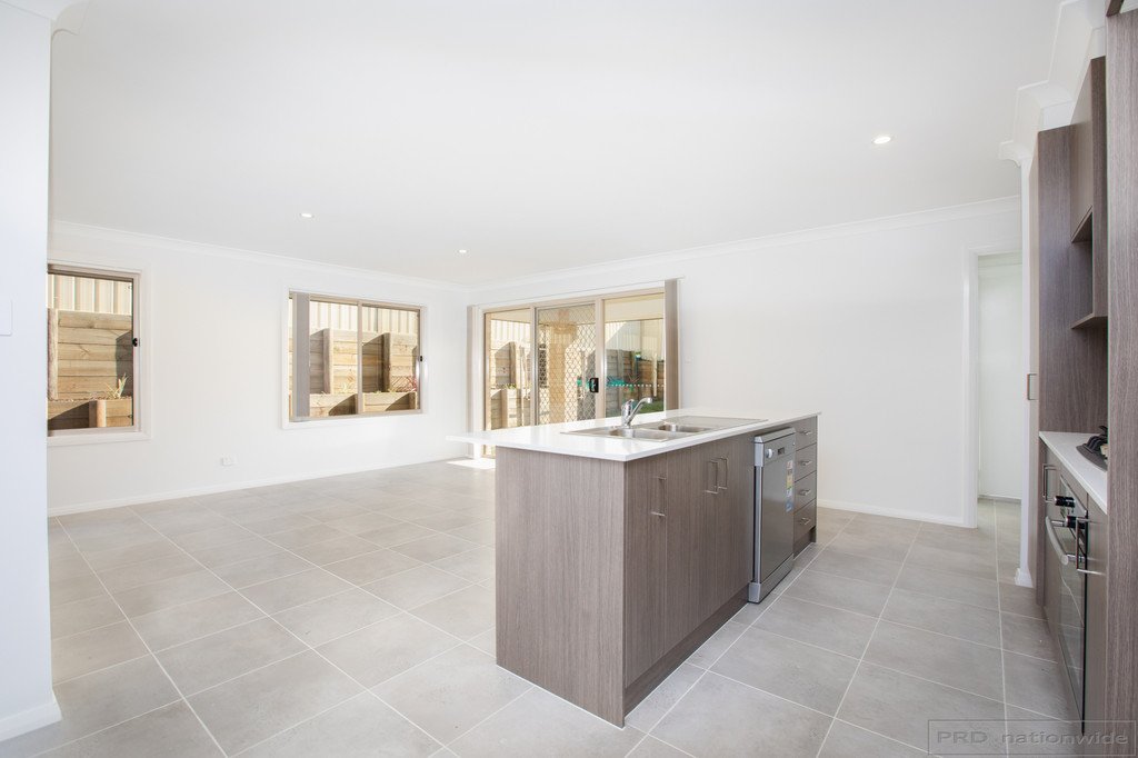 6 Cambewarra Avenue THORNTON 8