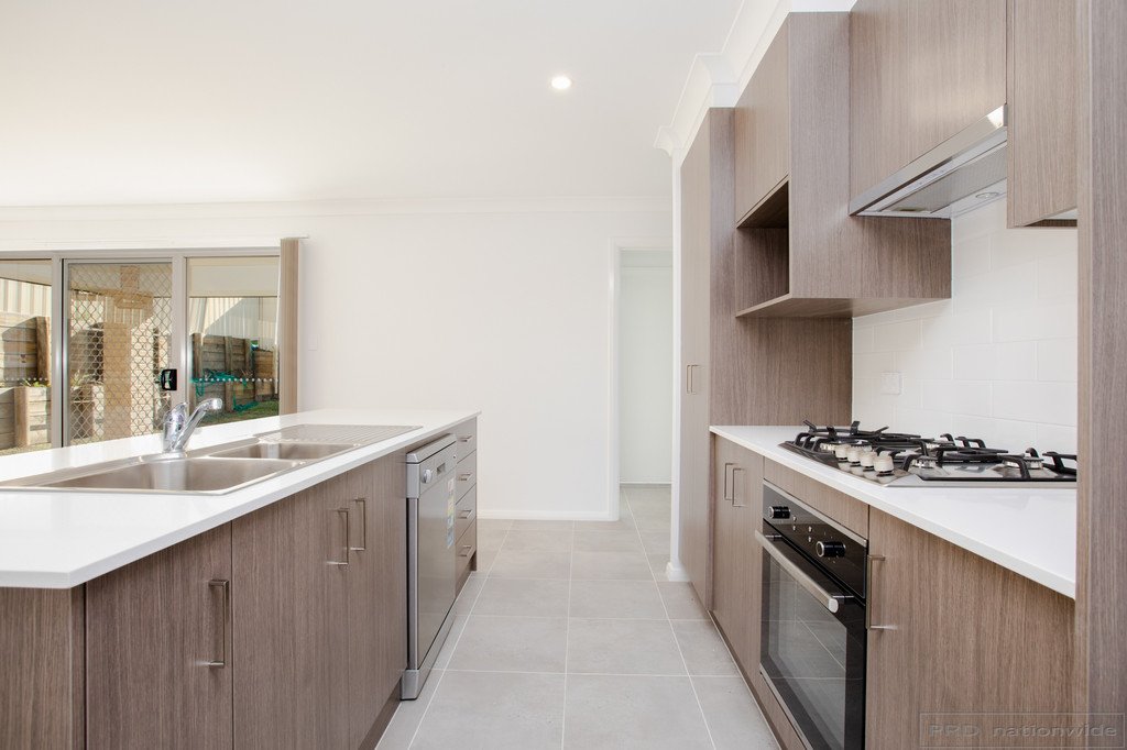 6 Cambewarra Avenue THORNTON 9