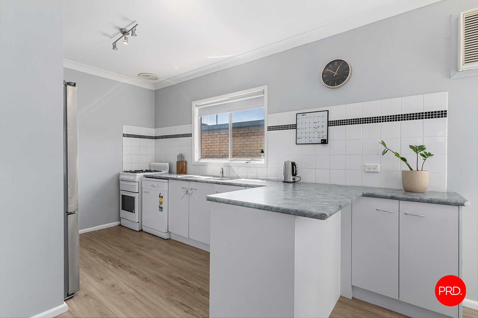 6 Cambridge Crescent WHITE HILLS 6
