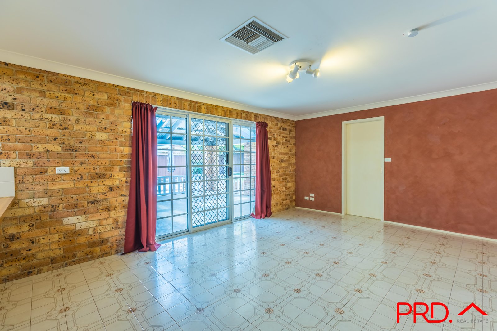 6 Camira Crescent TAMWORTH 10