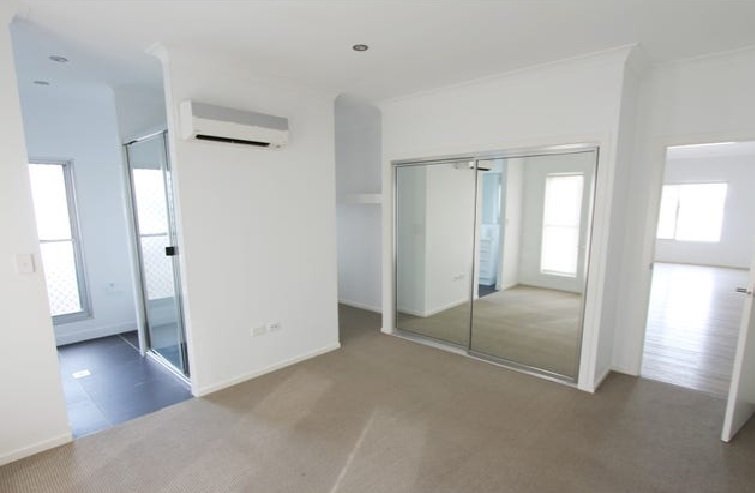 6 Carnarvon Parade NEW AUCKLAND 4