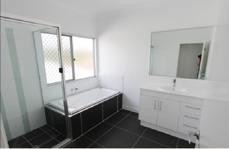 6 Carnarvon Parade NEW AUCKLAND 9