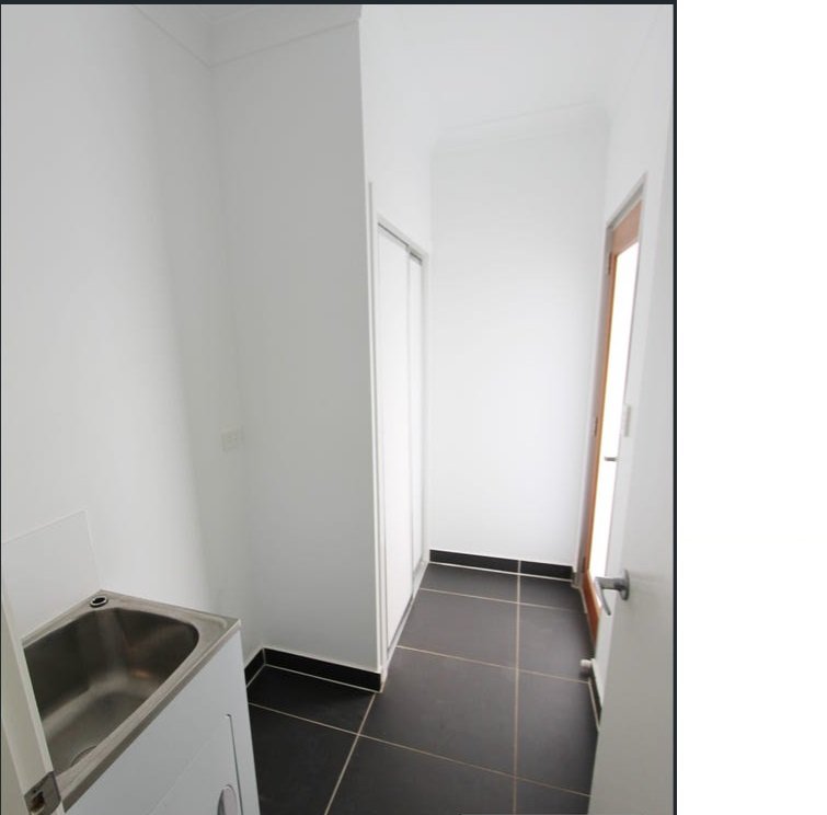 6 Carnarvon Parade NEW AUCKLAND 10