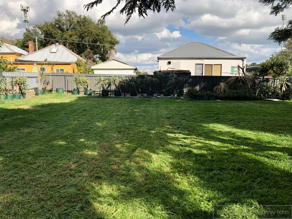 6 Cathcart Street MAITLAND 3