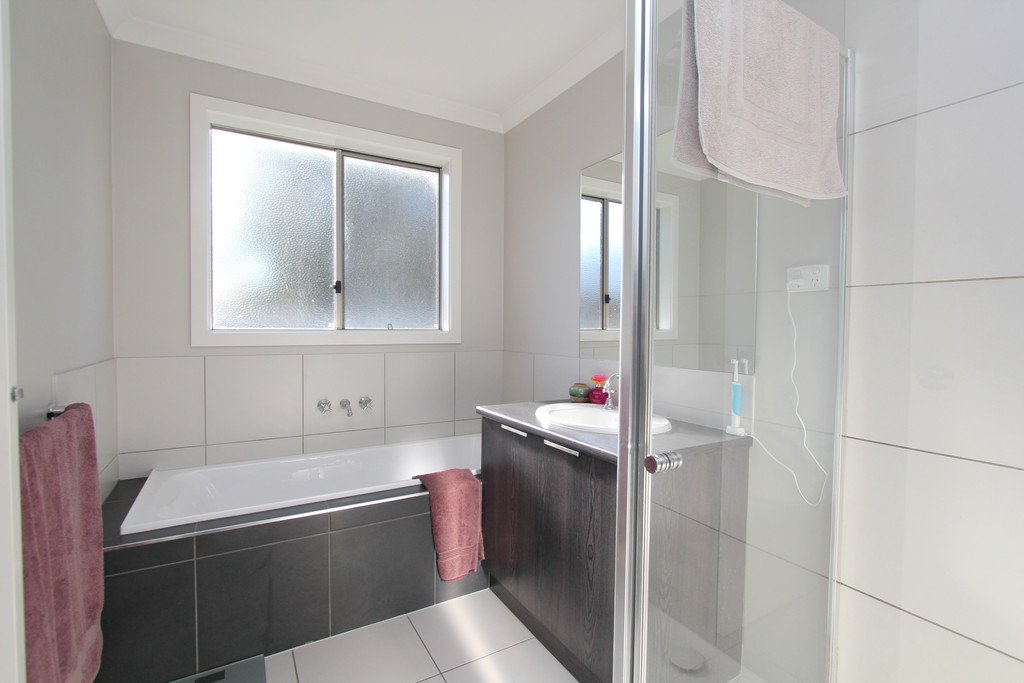 6 Cherry Court CANADIAN 7