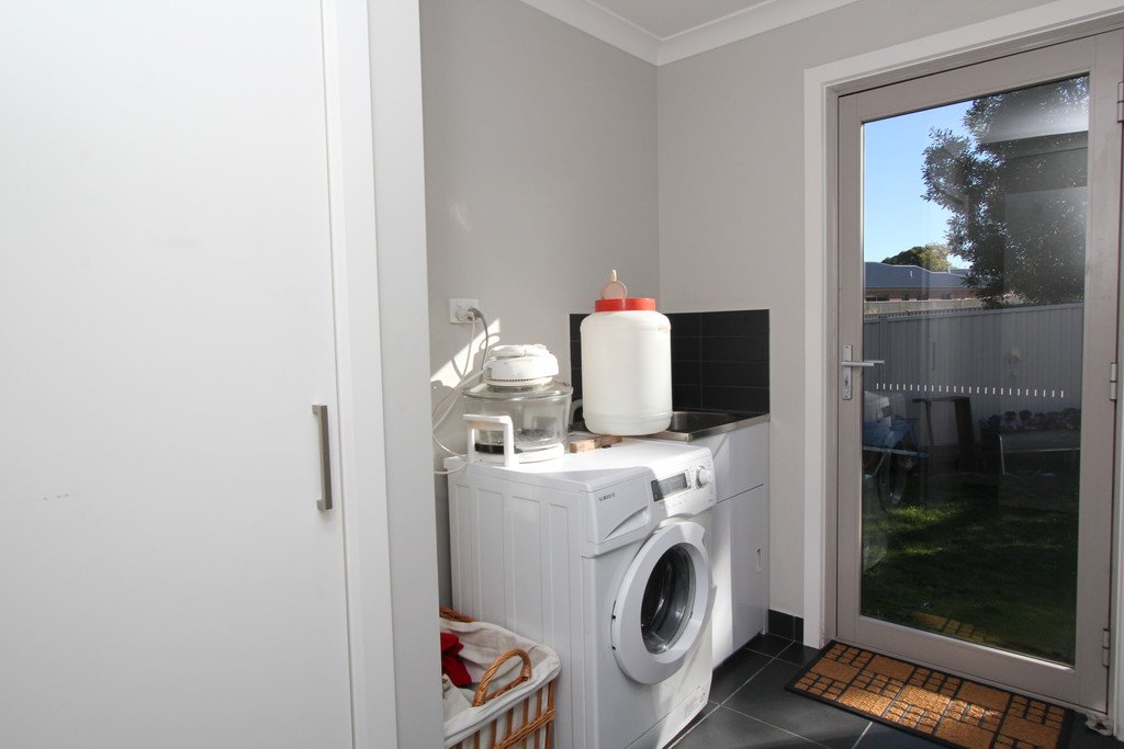 6 Cherry Court CANADIAN 8