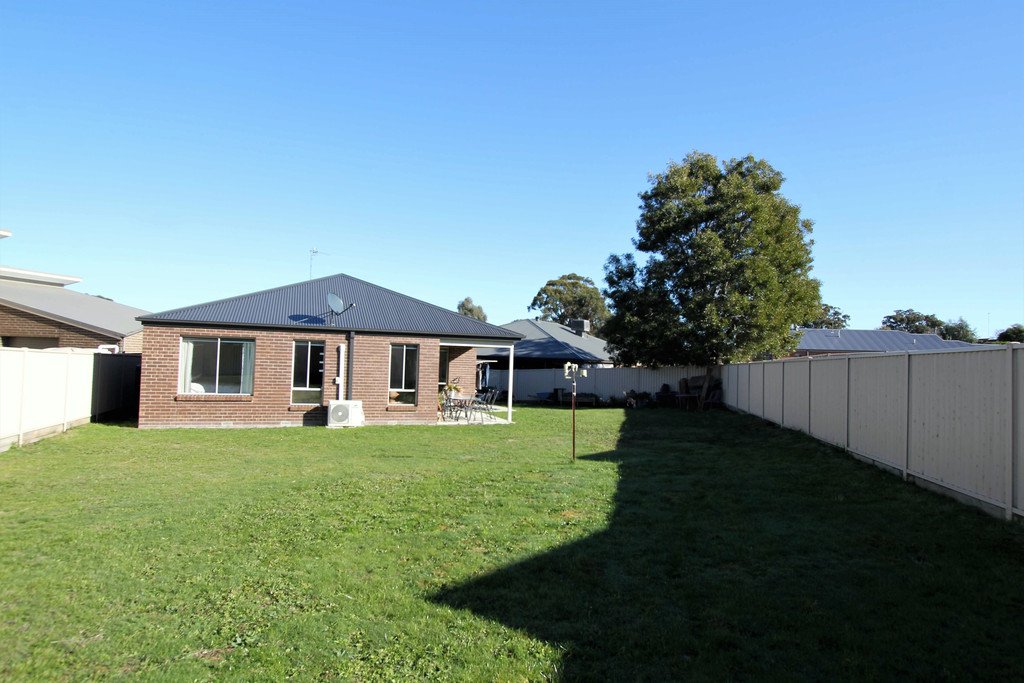 6 Cherry Court CANADIAN 10