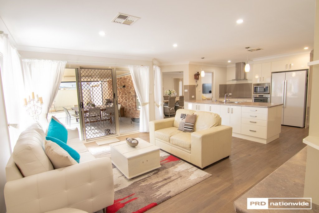 6 Clancy Court TAMWORTH 4