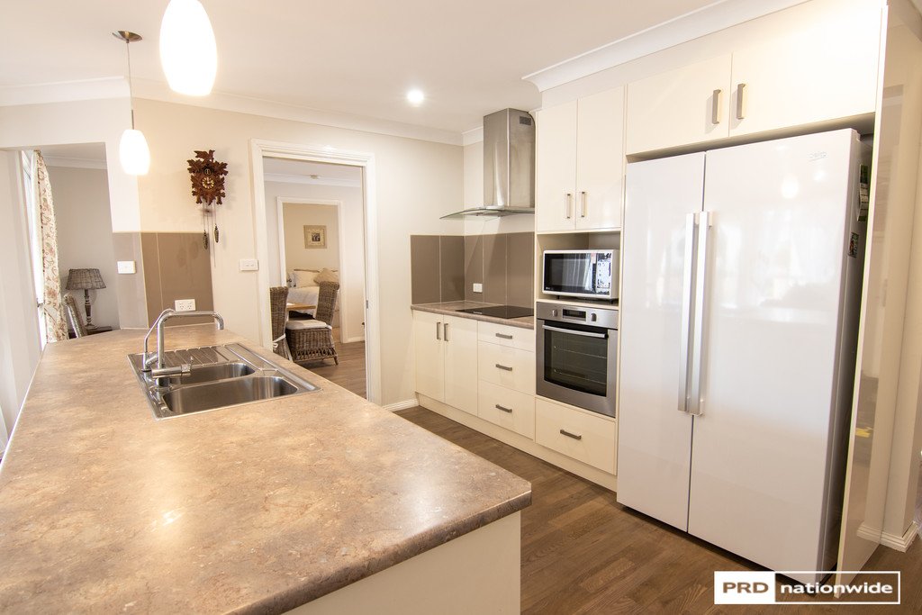 6 Clancy Court TAMWORTH 5