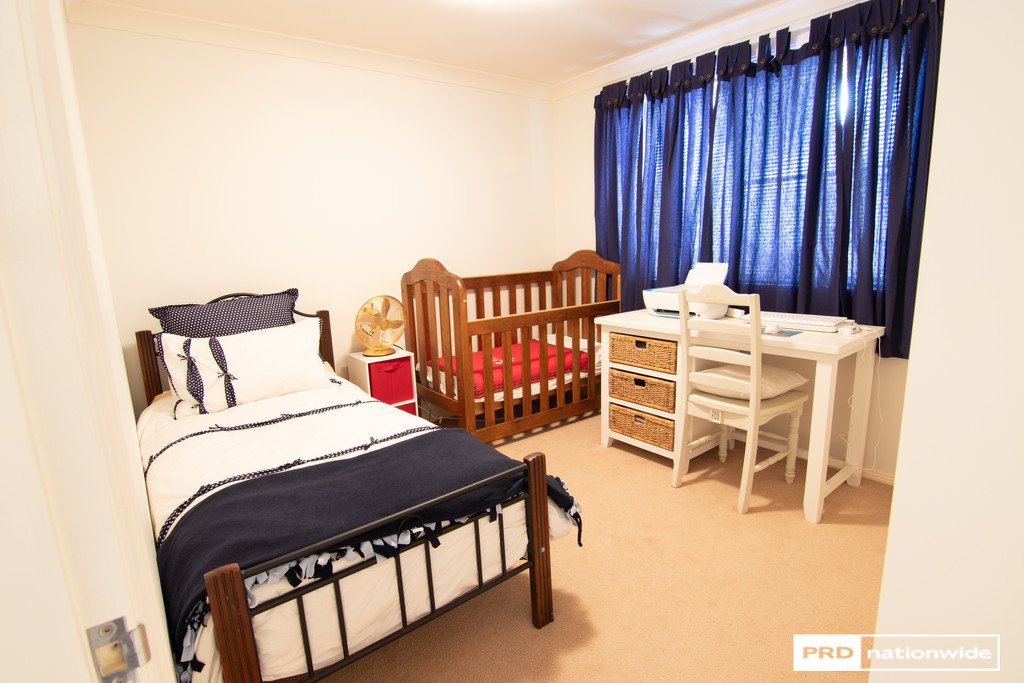 6 Clancy Court TAMWORTH 9