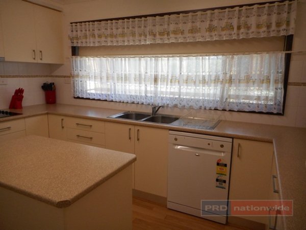 6 Clarence Street TUMUT 4