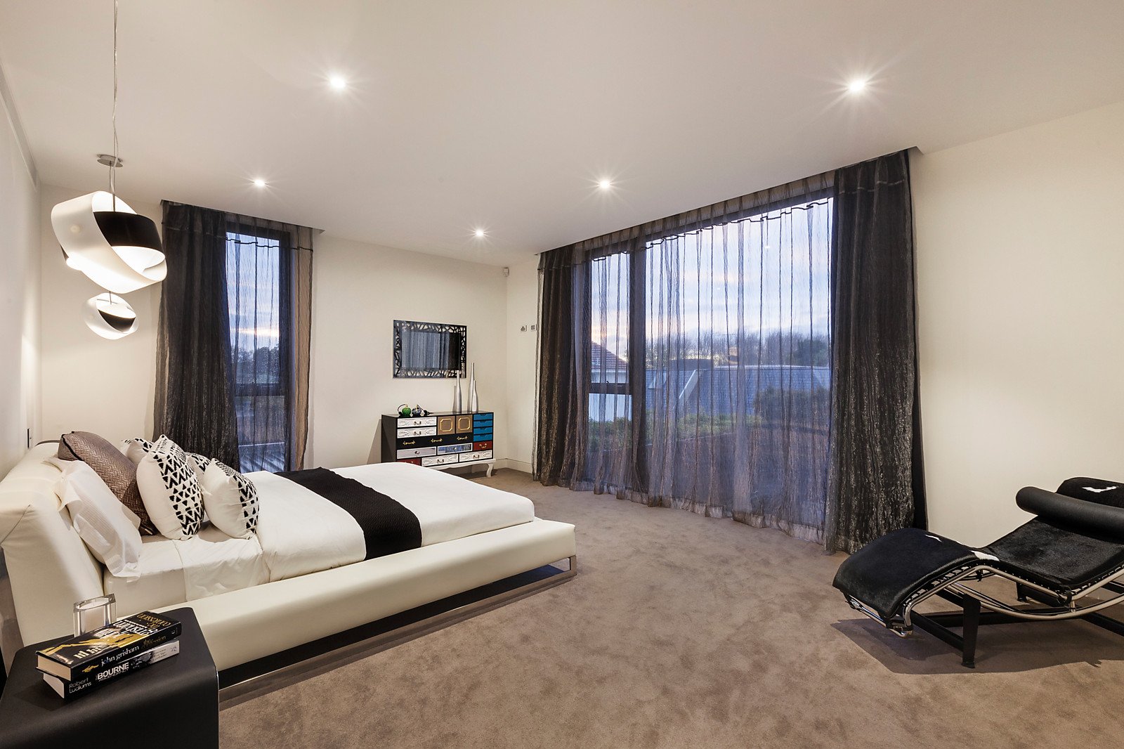 Real Estate and Property in 6 Cleeve Court, Toorak, VIC