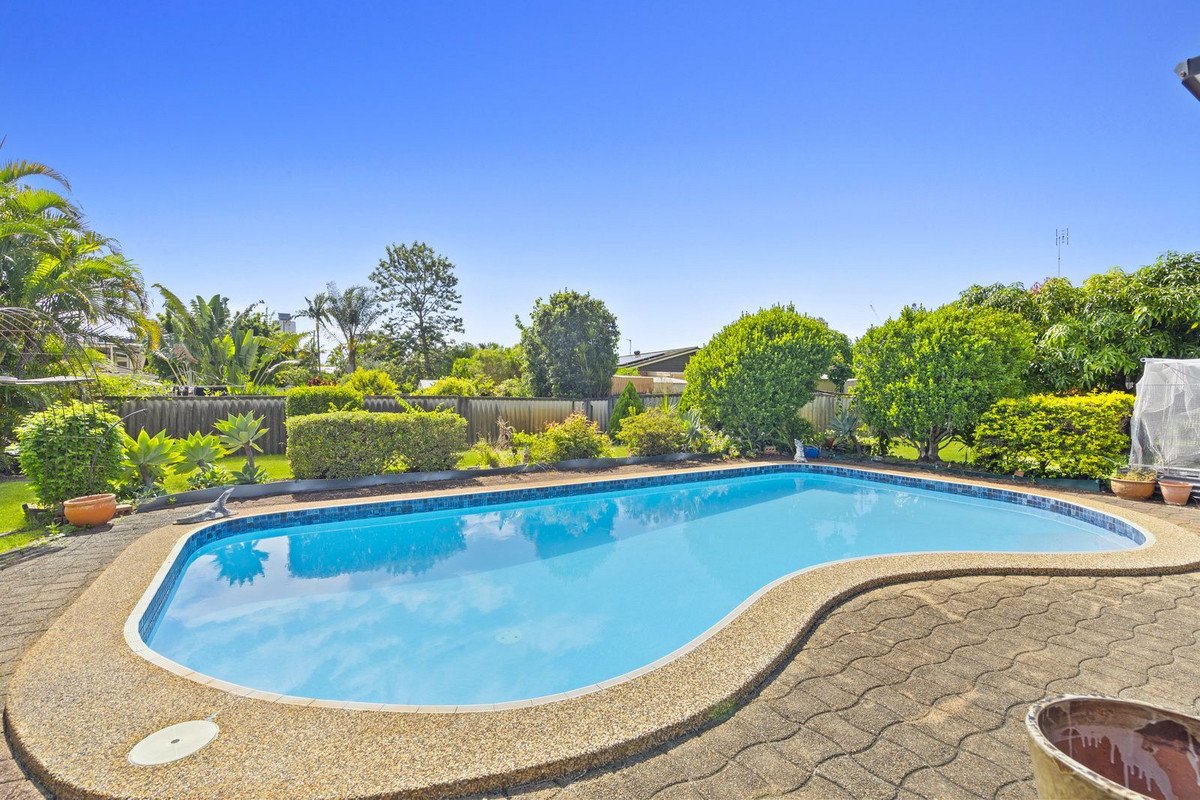 6 Coleto Crescent BURLEIGH WATERS 3