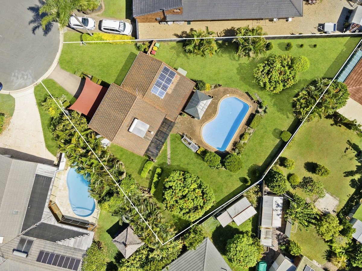 6 Coleto Crescent BURLEIGH WATERS 4