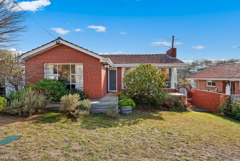 6 Coolangatta Street LINDISFARNE 1