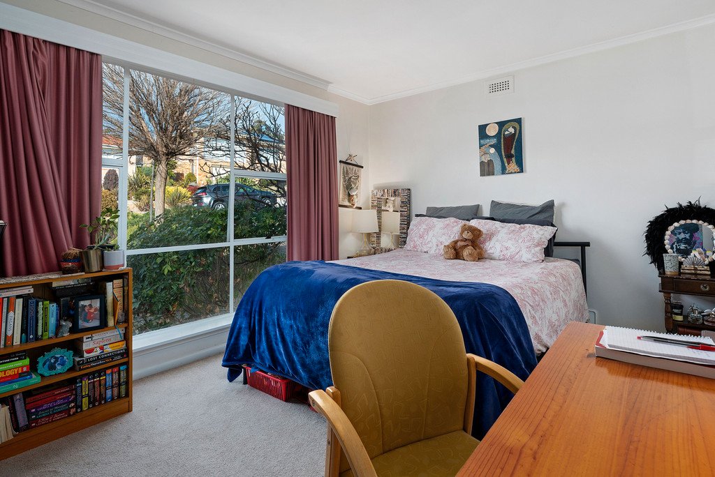 6 Coolangatta Street LINDISFARNE 17