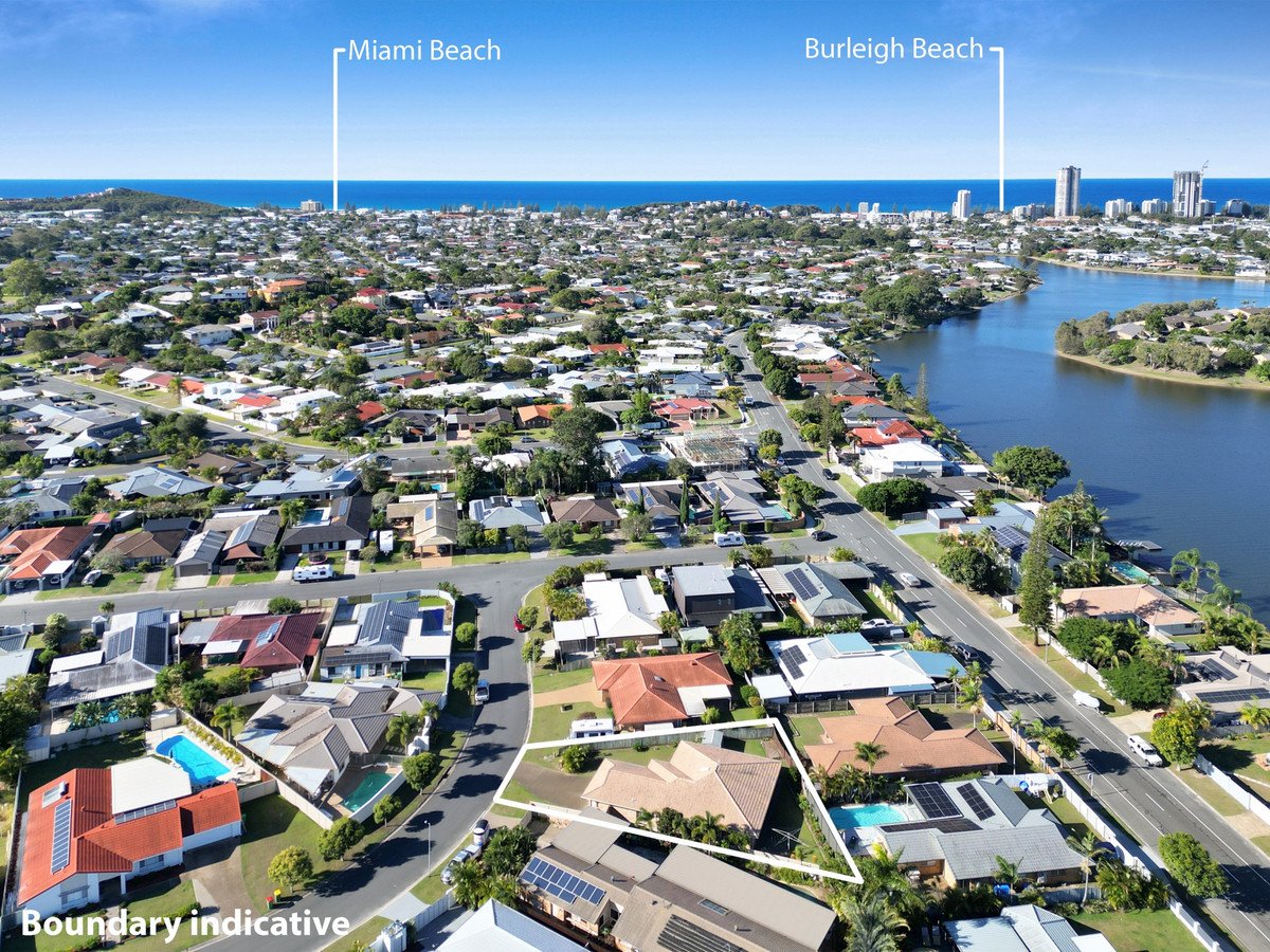 6 Coronet Crescent Burleigh Waters 5