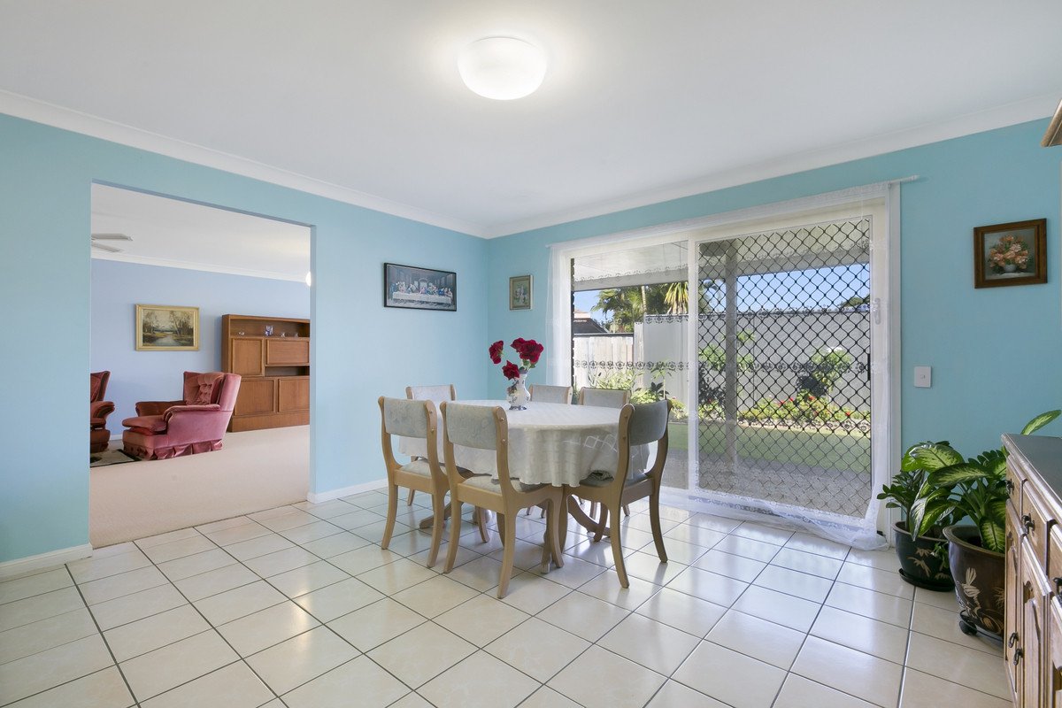 6 Coronet Crescent Burleigh Waters 16