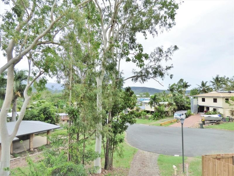 6 Coryule Place CANNONVALE 2