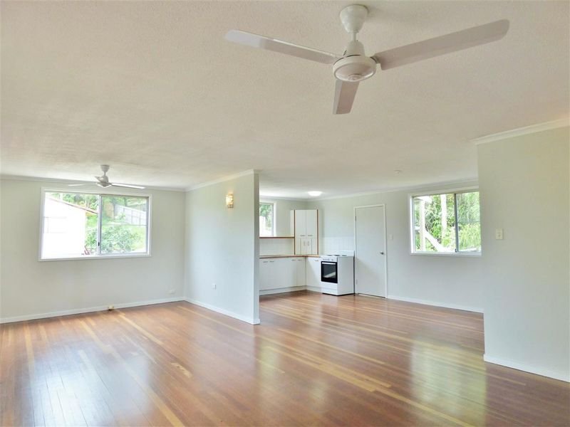 6 Coryule Place CANNONVALE 3