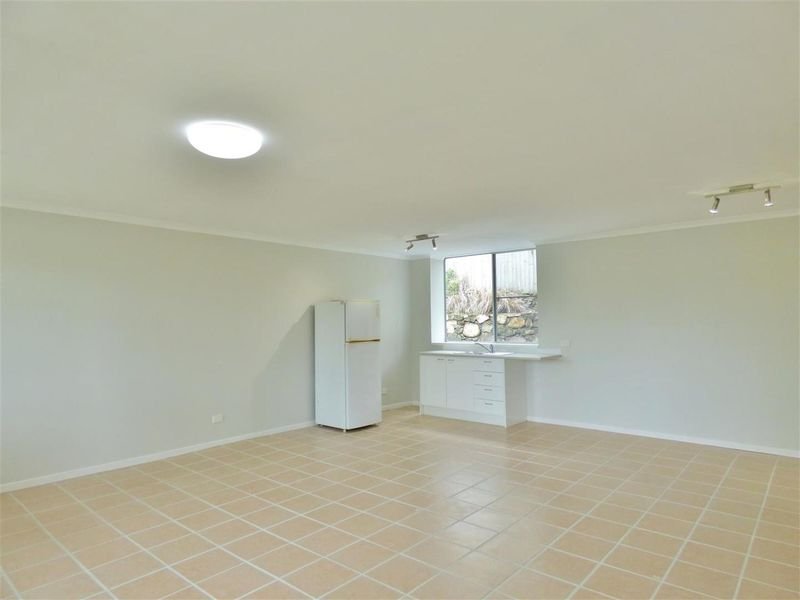 6 Coryule Place CANNONVALE 4