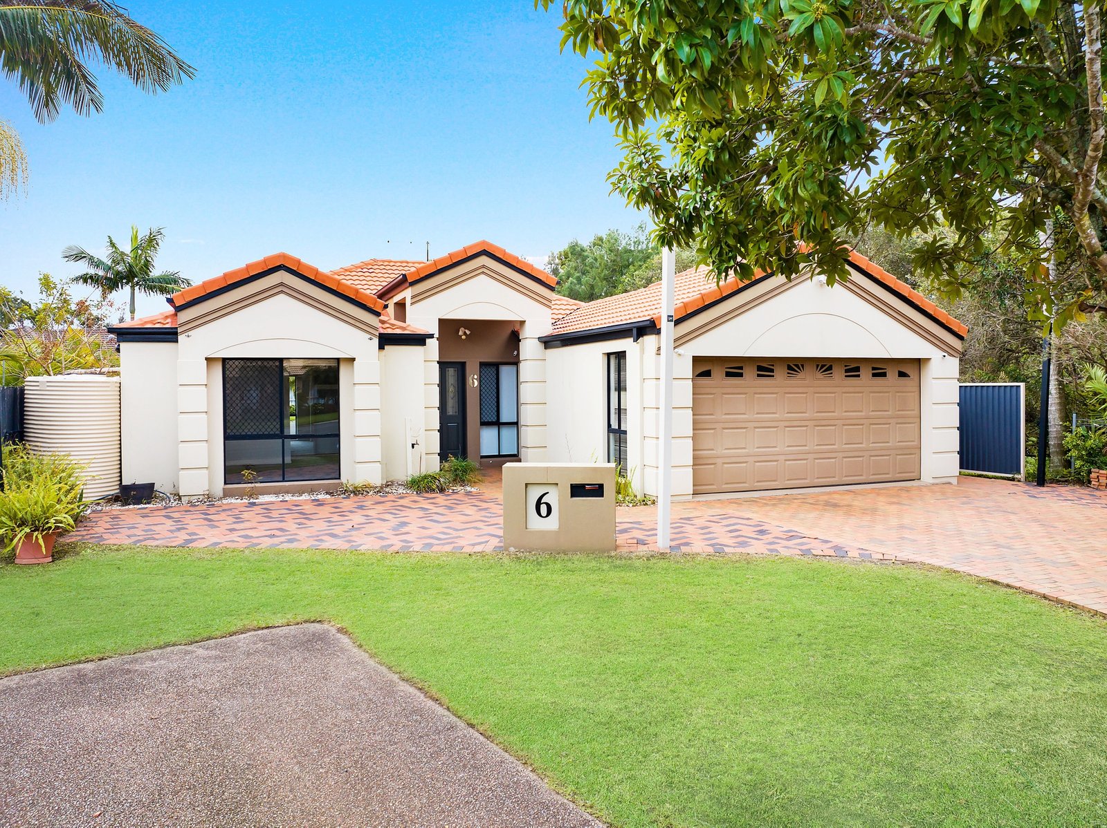 6 Crestbrook Glen MOLENDINAR 1