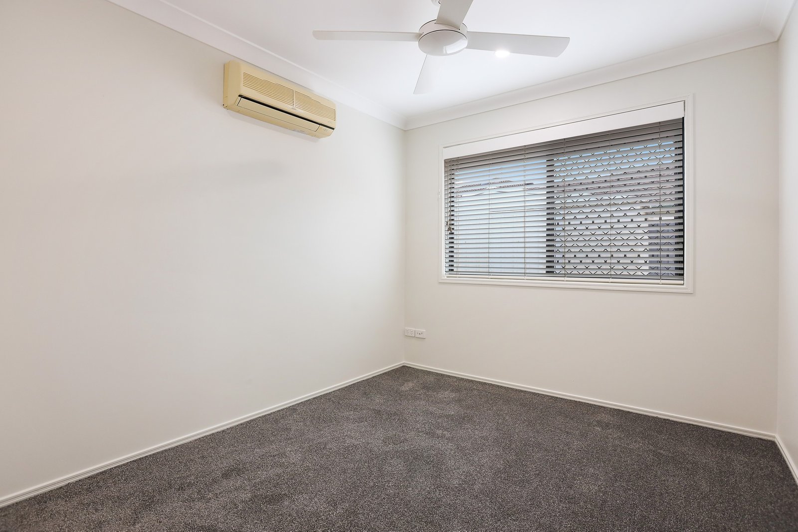 6 Crestbrook Glen MOLENDINAR 12