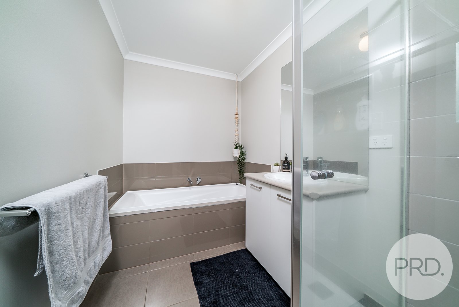 6 Darcy Drive BOOROOMA 11