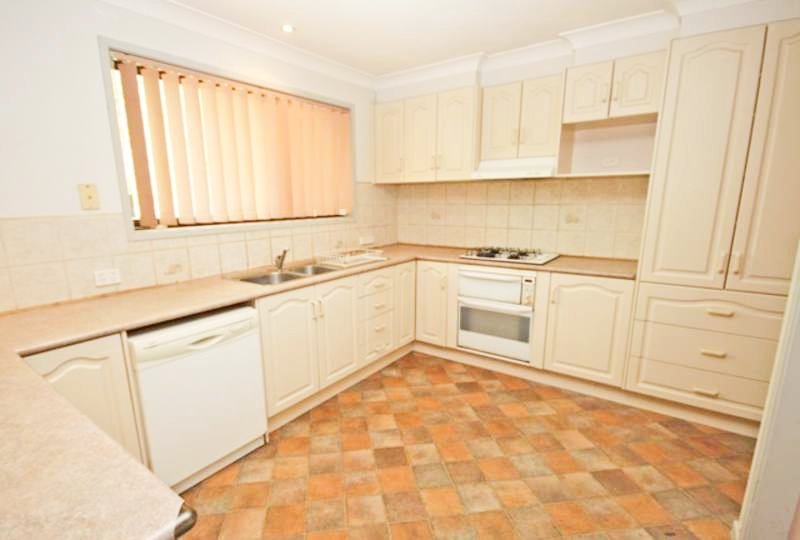 6 Darri Street GLENFIELD PARK 3