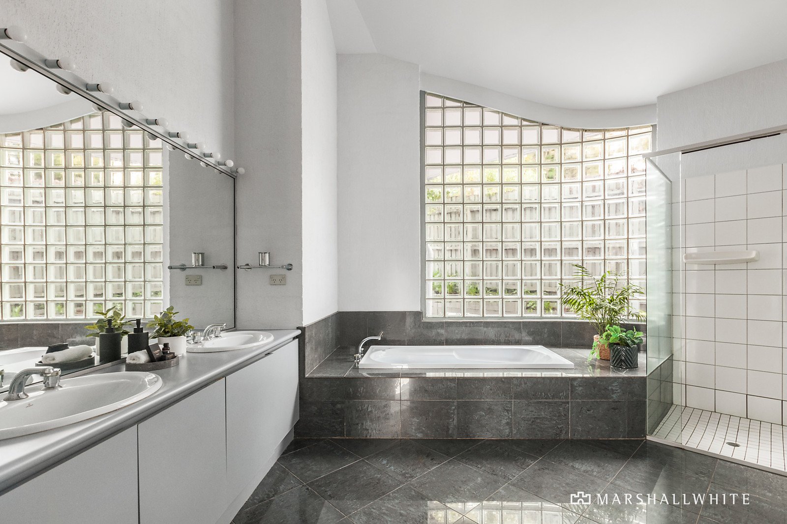 6 Delfi Court, Balwyn, VIC