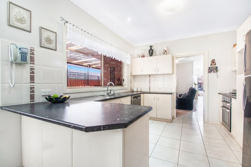 6 Delmont Place KANAHOOKA 3