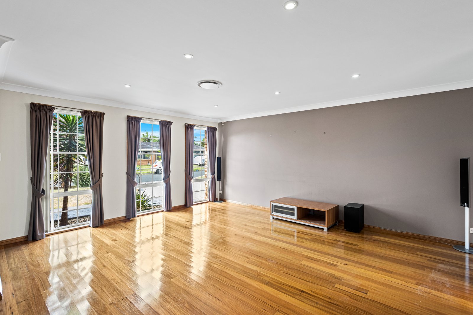 6 Denham Drive HORSLEY 3
