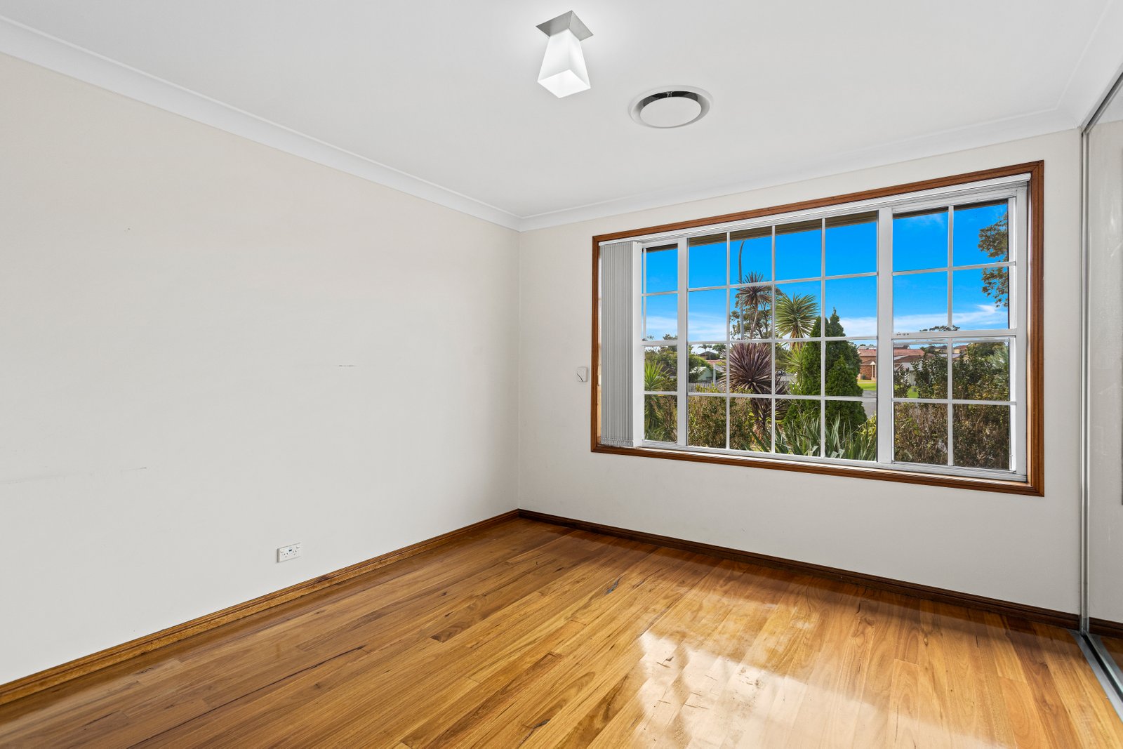 6 Denham Drive HORSLEY 5