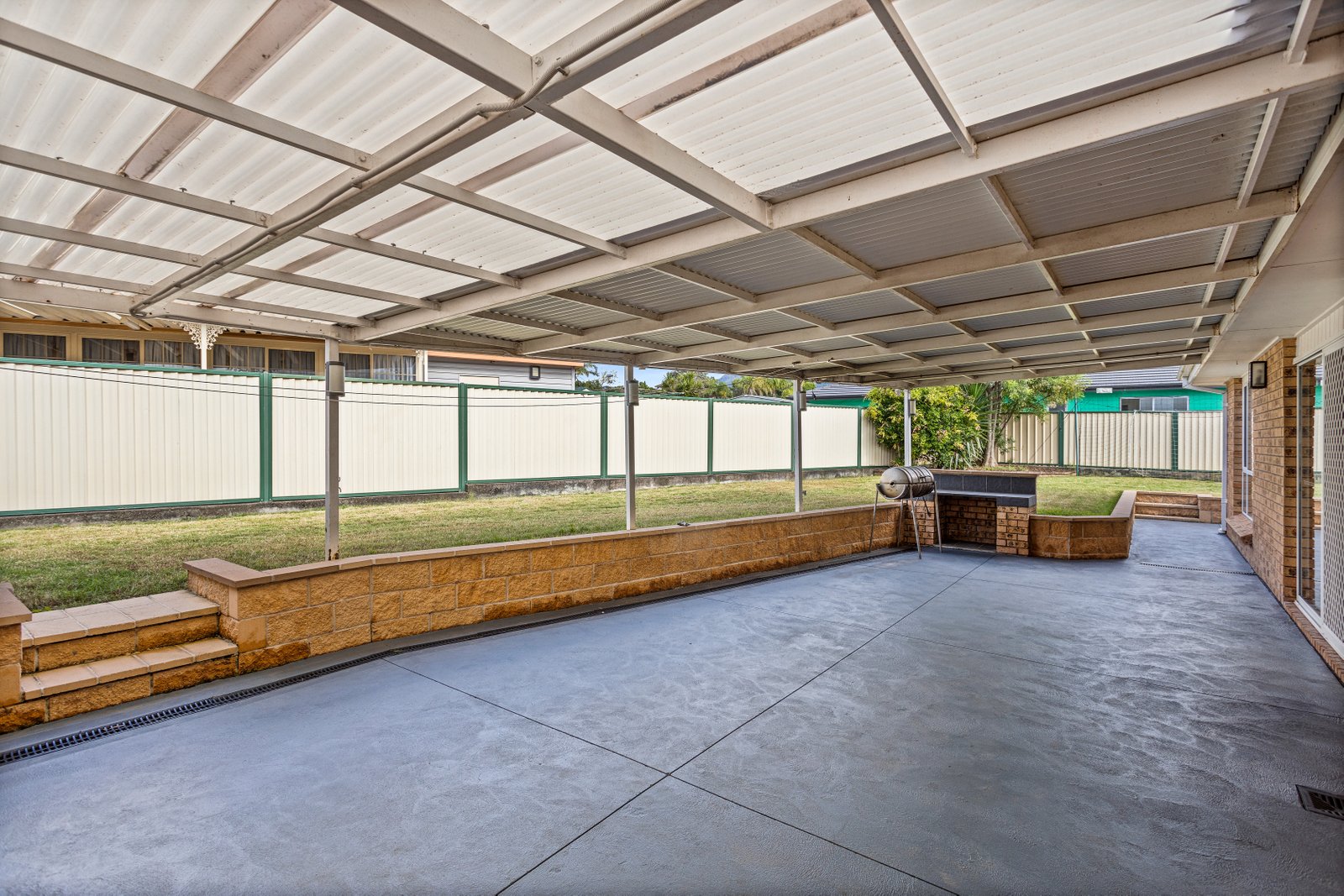 6 Denham Drive HORSLEY 6