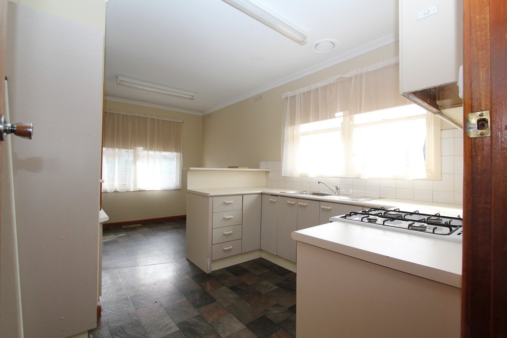 6 Dermot Street WENDOUREE 3