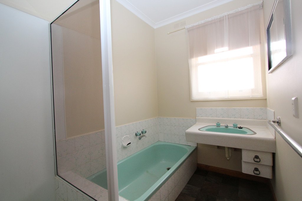 6 Dermot Street WENDOUREE 4