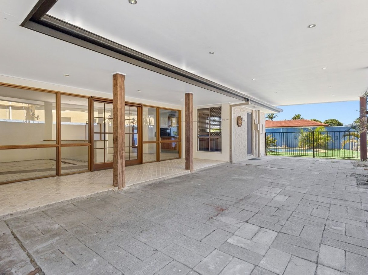 6 Dotterel Drive BURLEIGH WATERS 3