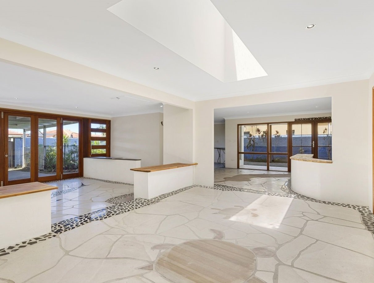 6 Dotterel Drive BURLEIGH WATERS 5