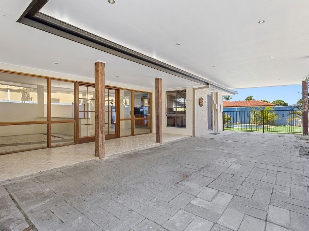 6 Dotterel Drive BURLEIGH WATERS 3