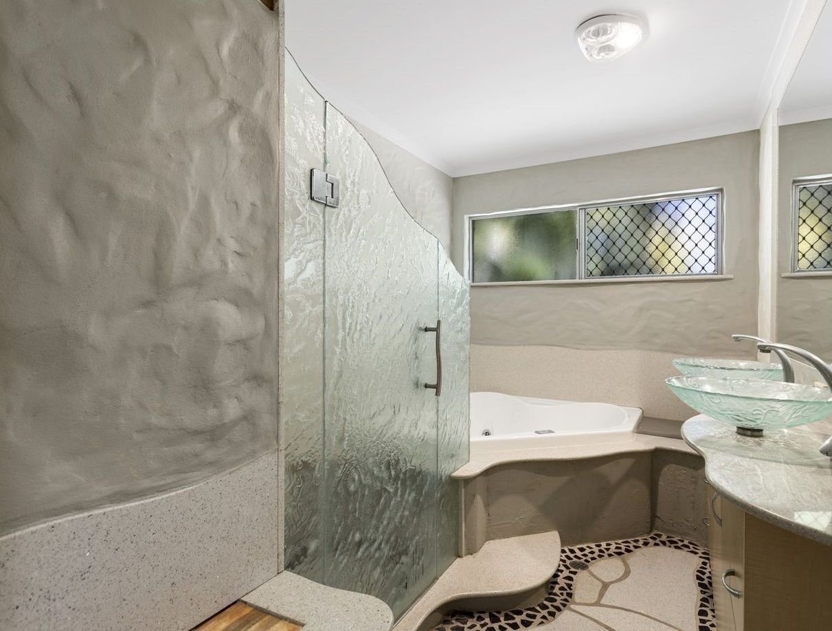 6 Dotterel Drive BURLEIGH WATERS 7