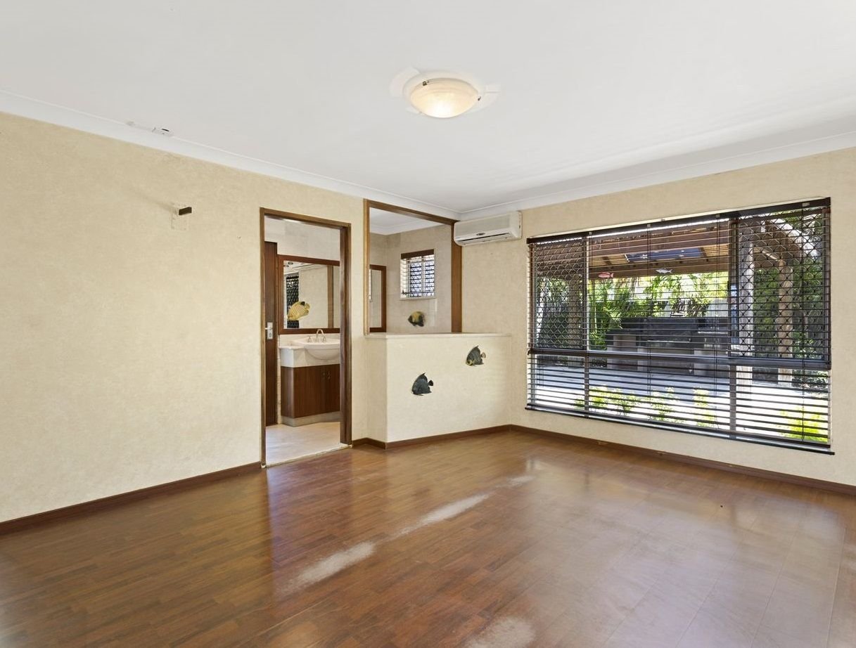 6 Dotterel Drive BURLEIGH WATERS 8