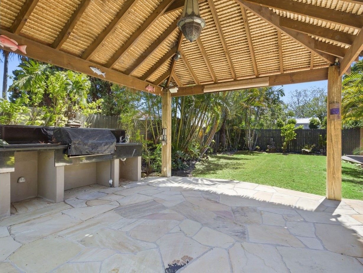 6 Dotterel Drive BURLEIGH WATERS 9